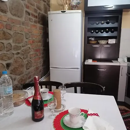Tradicionale Violeta Villa Korce