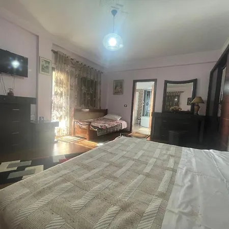 Tradicionale Violeta Villa Korce