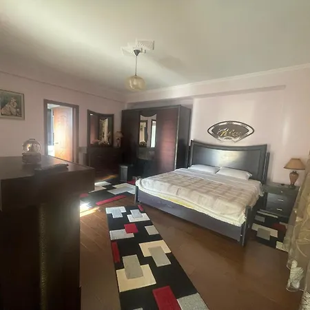 Tradicionale Violeta Villa Korce